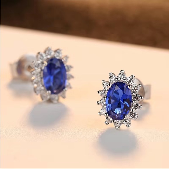 New Gorgeous 925 Silver Sapphire Stud Earrings - Picture 4 of 9